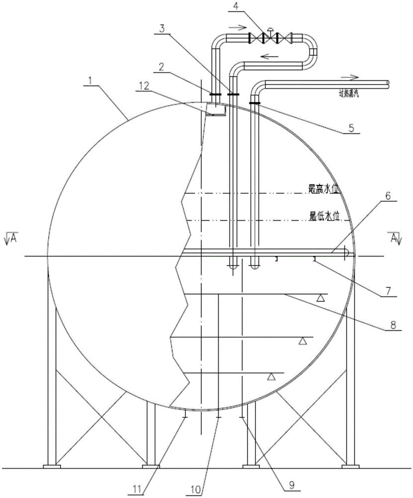 本实用新型涉及一种能产生过热蒸汽的球形蒸汽蓄热器,包括球形罐体