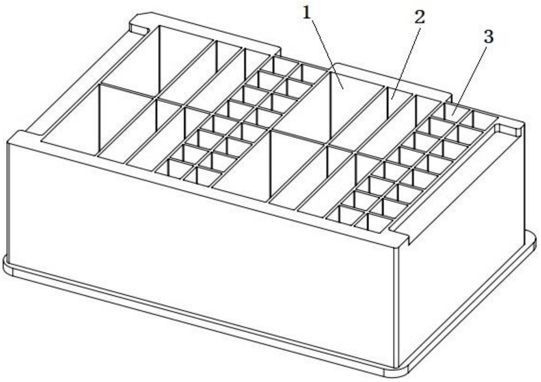 本实用新型涉及一种通用大体积深孔板,在不改变通用型96深孔板外部