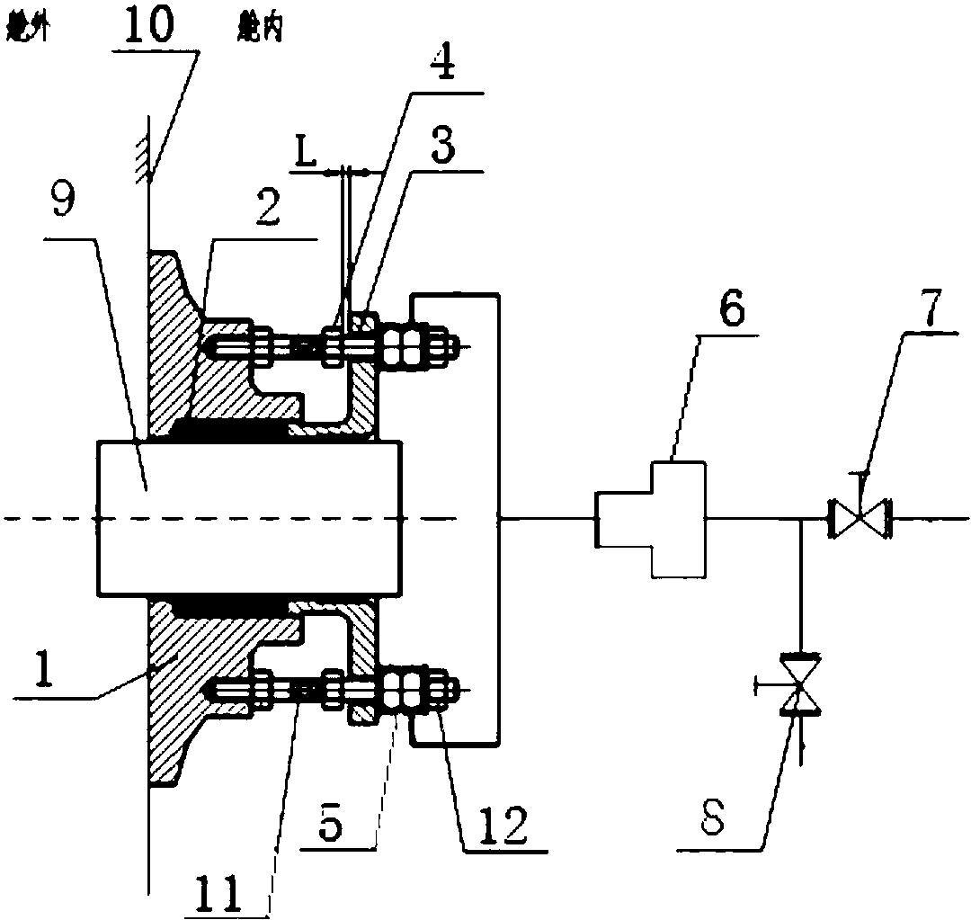 一种自适应环境介质压力的密封填料压紧装置