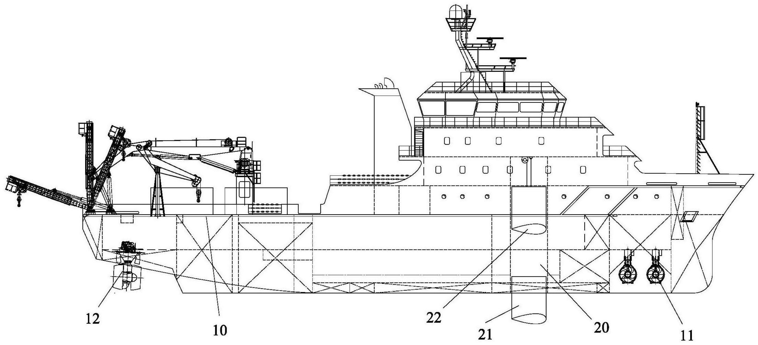 和电缆巡检维护作业的专用测量船,其具有主甲板;主甲板固设有拖曳装置