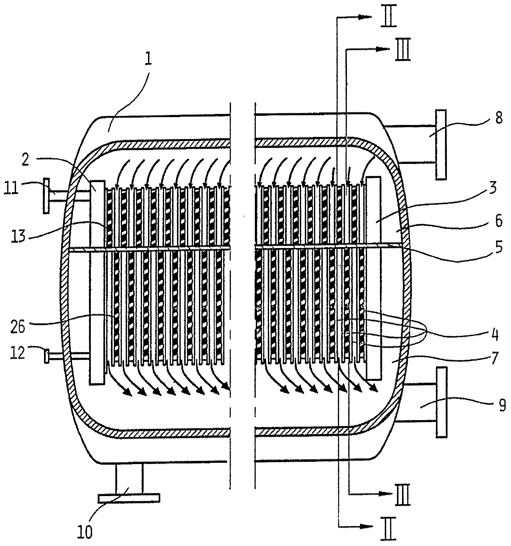 降膜型的板式蒸发器和外壳中设有这种板式蒸发器的板式蒸发器装置