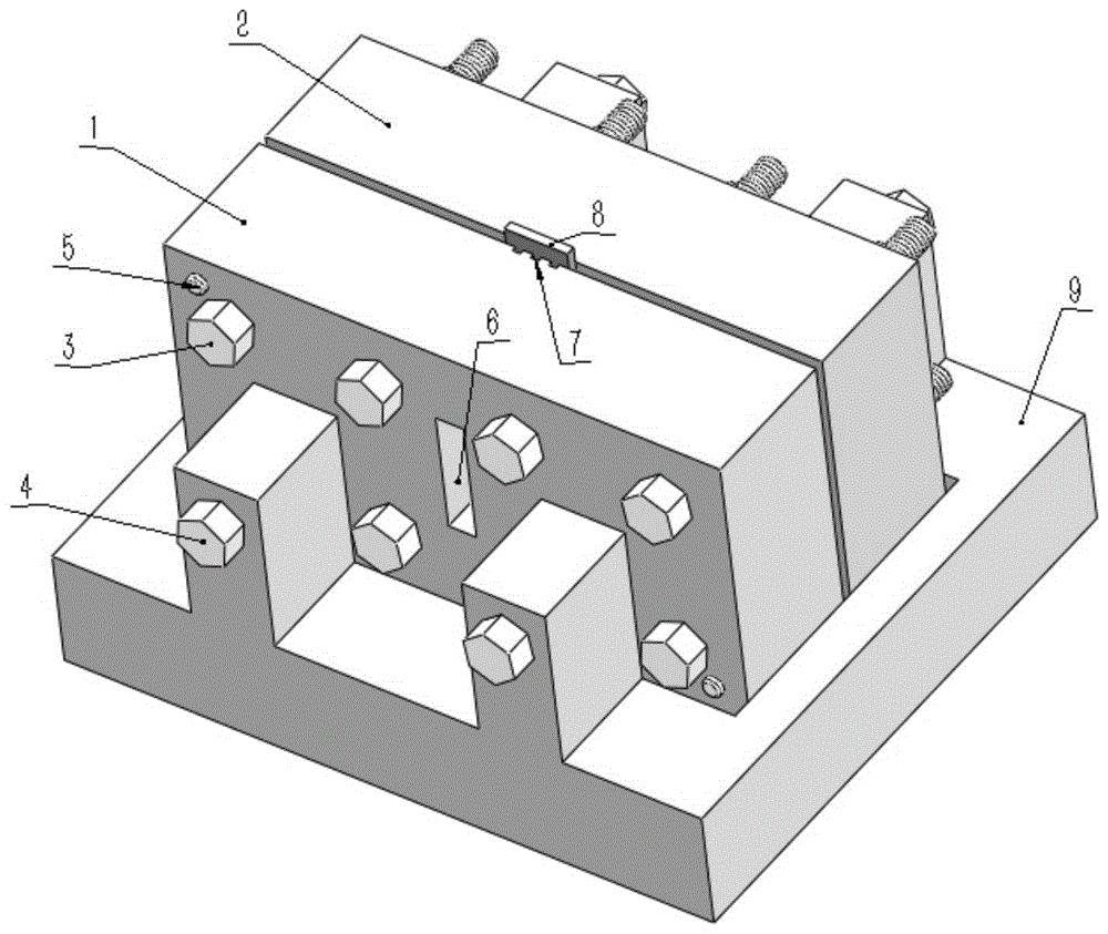 一种金属薄板压缩的夹持固定装置