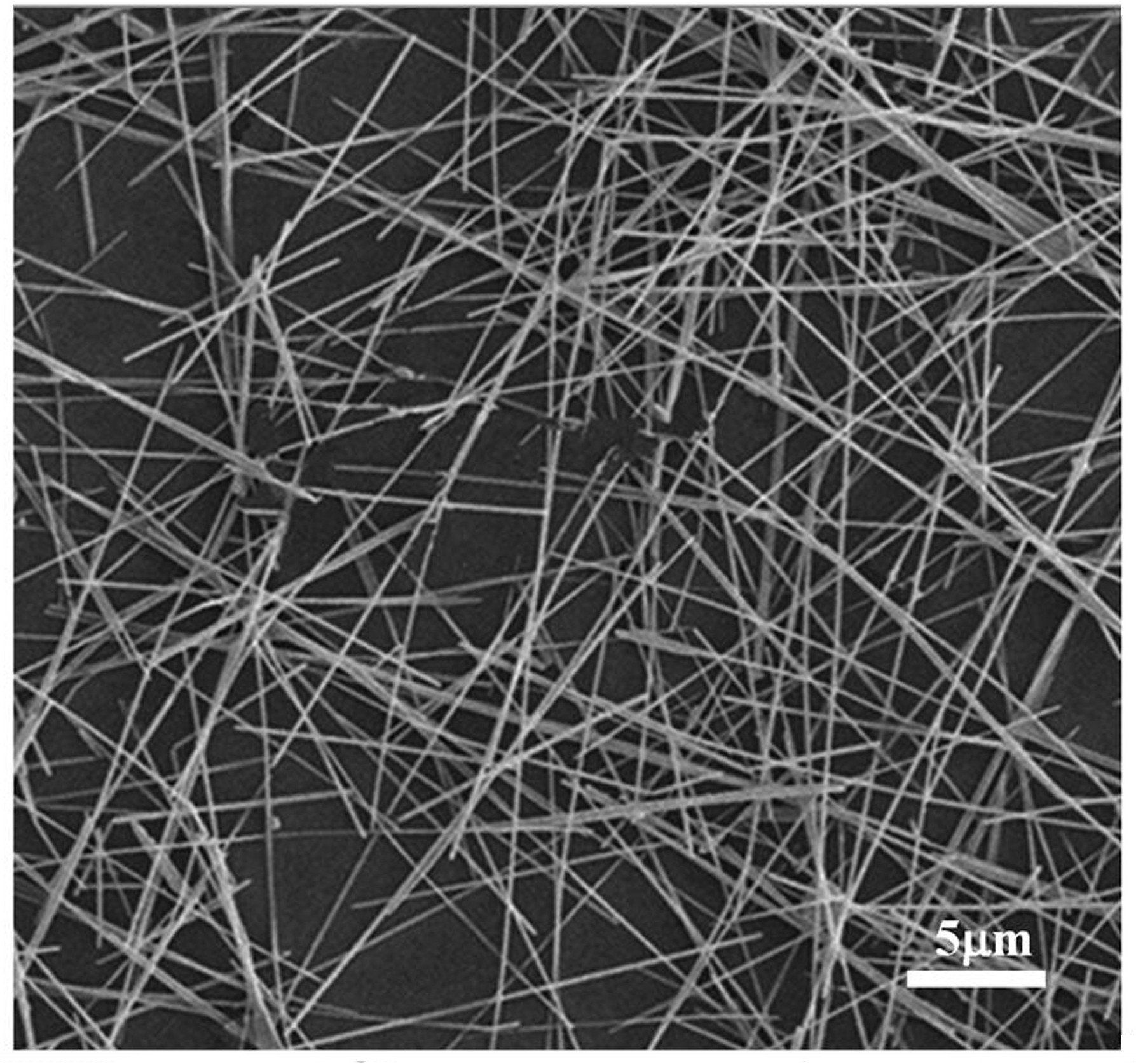 一种高长径比银纳米线的合成方法