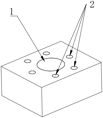 本发明公开了一种食用菌培养基料菌包,其外形呈方形