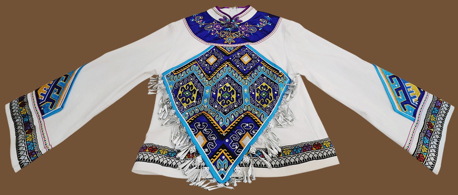 cn306516789s_服装套装(西兰卡普民族服装)