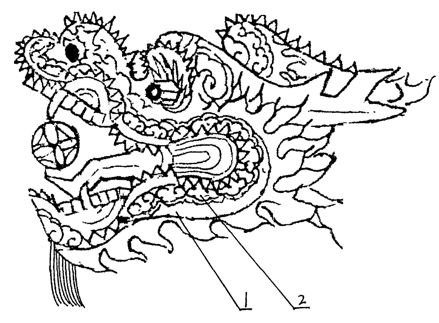 龍頭由鐵絲骨架和蒙在鐵絲骨架上的布(1)組成,該龍頭外表面有龍鱗(2)