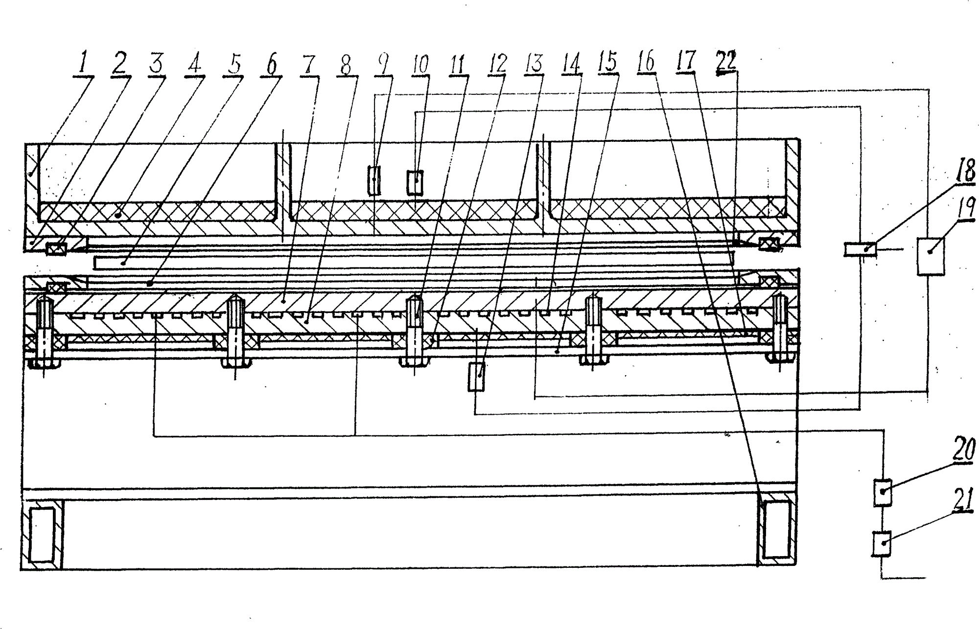 先降压后控制低温光伏电池组件层压机