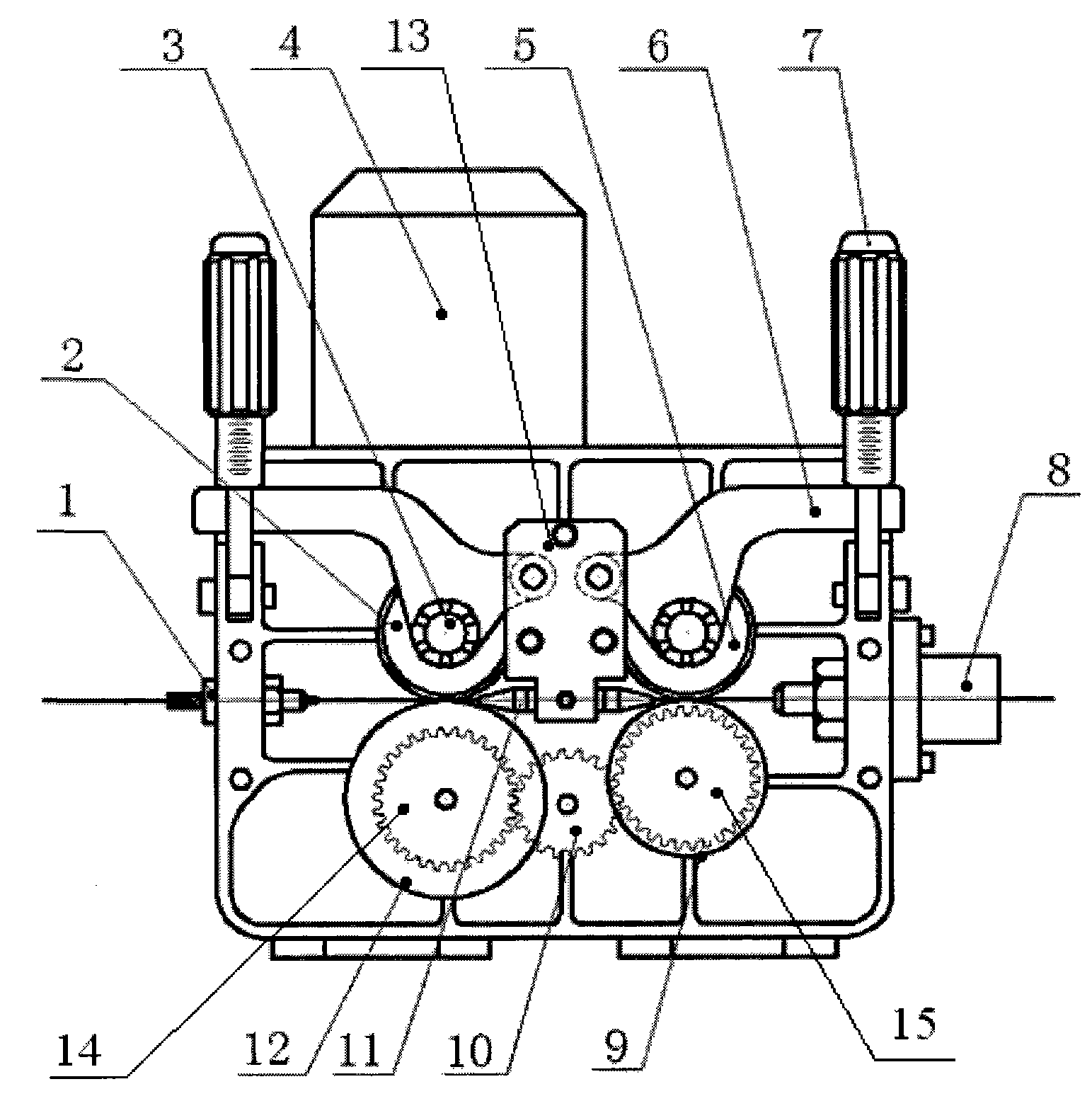 结构简单,和现有送丝机在总体结构上相近,便于设计和安装;2.