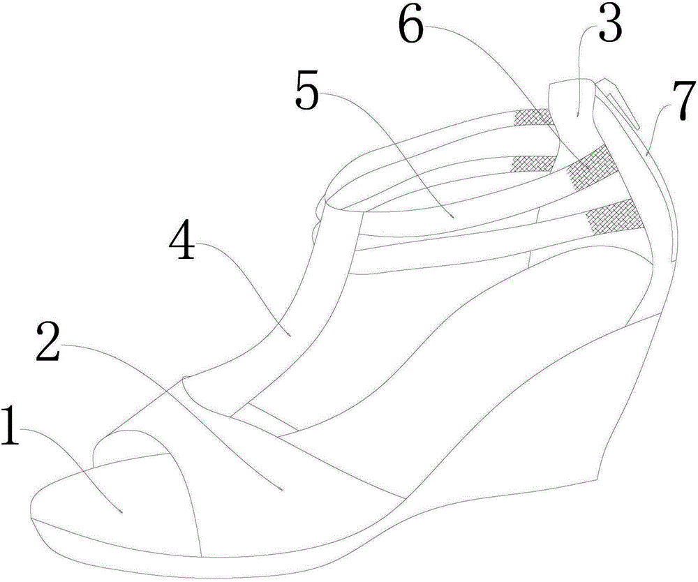尤其是公开了一种结构新颖,穿着舒适的坡跟凉鞋,它包括鞋底和鞋面,在