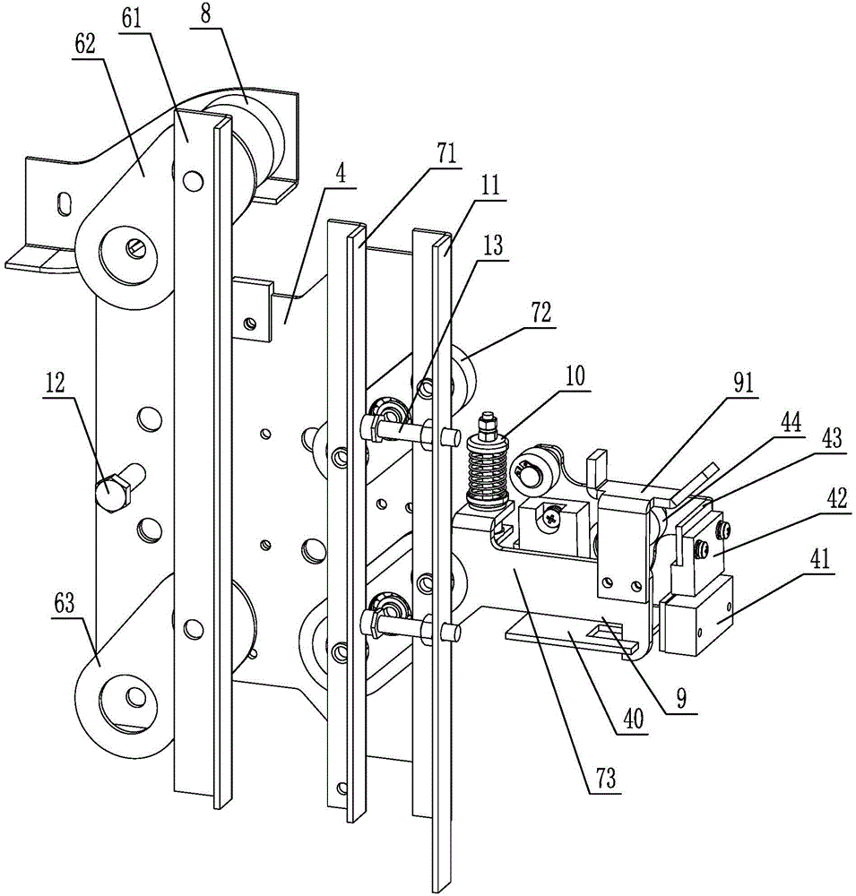 一种电梯轿门的异步门刀结构