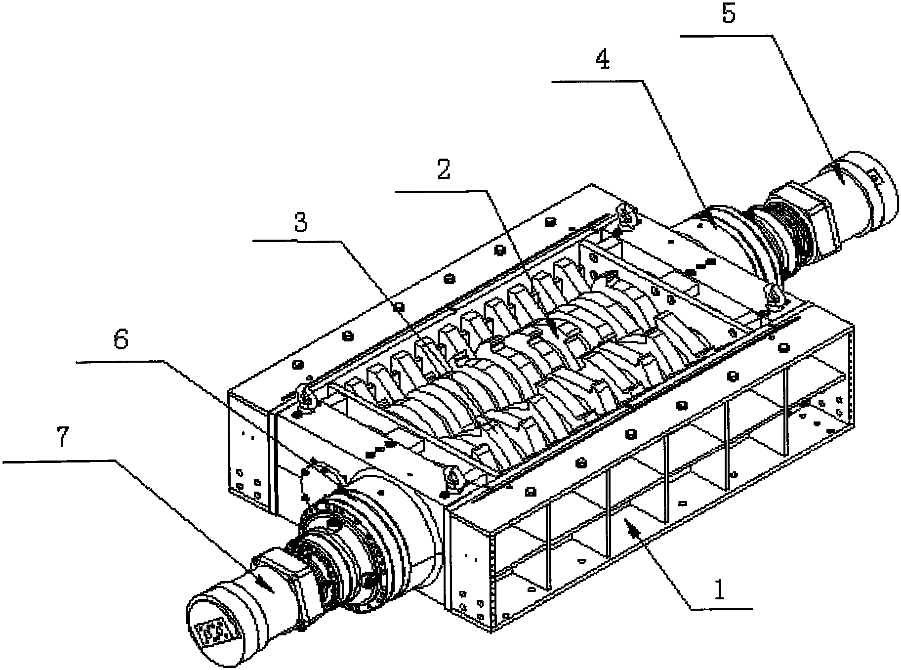 所述的机架内设有第一破碎轴,第二破碎轴,破碎轴包括六方轴,刀片和刀