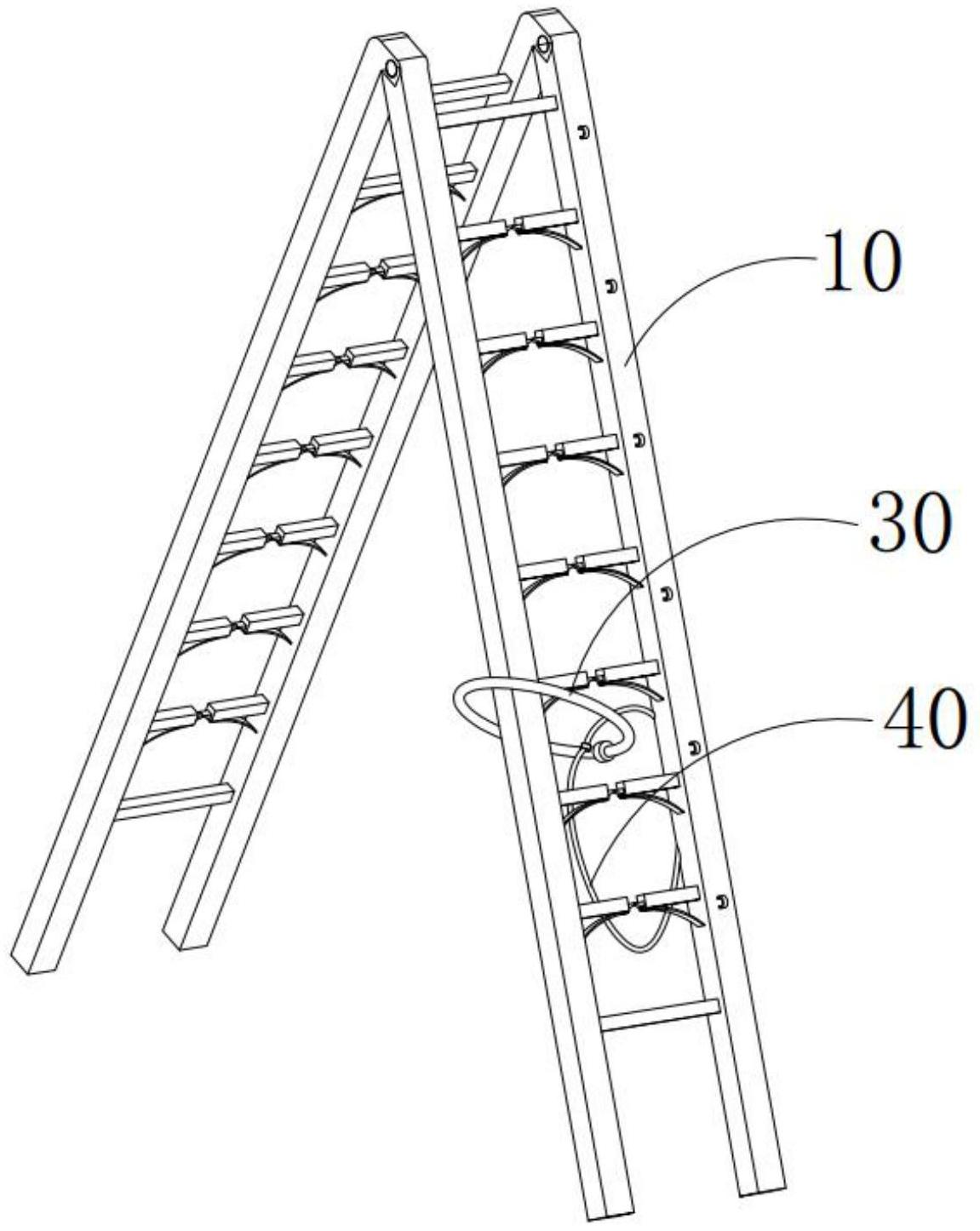 cn211874364u_一种利用安全带保护的登高作业爬梯