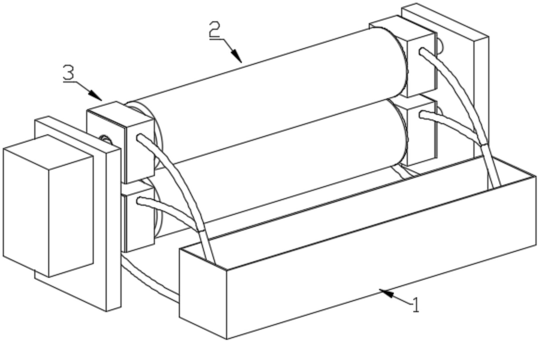 机的热交换效果和挤出压力;该装置包括相对分设在片材两侧的用于辊压