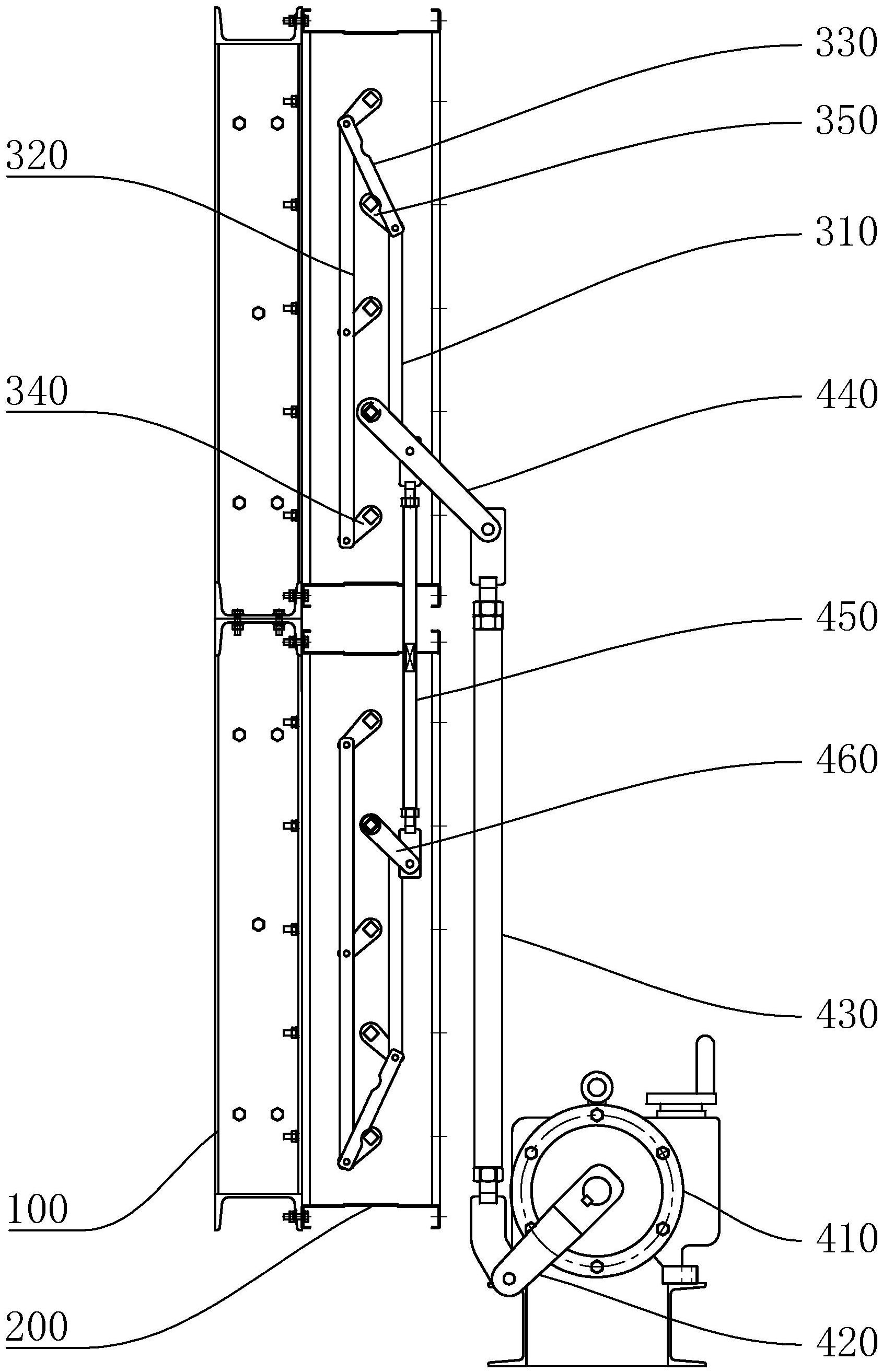 本实用新型公开了一种组合风阀,包括驱动装置,连杆机
